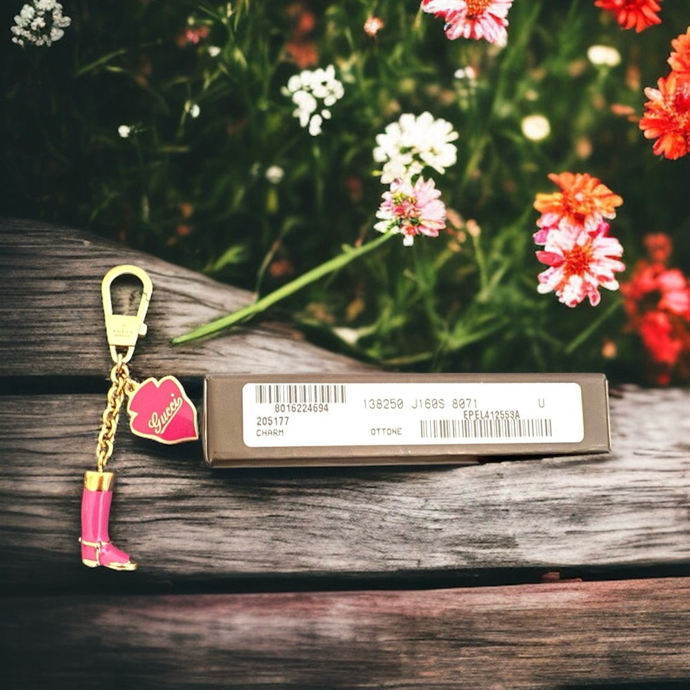 Gucci Boots and Shield Key Holder - Vintage - Picture 5 of 6